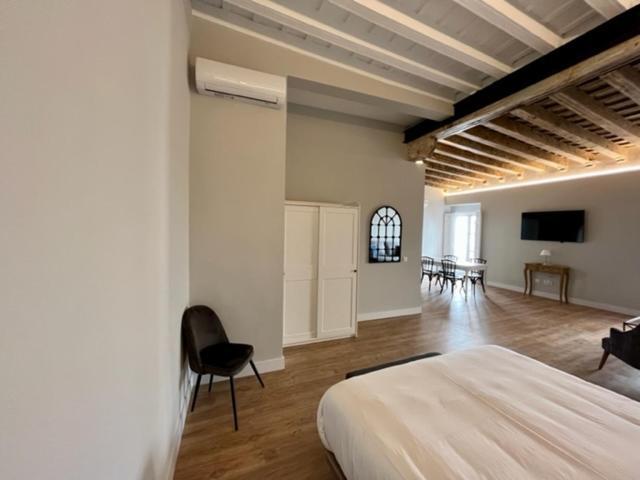 Ti1 Estiloso Loft 120M De La Catedral Tomas De Ibarra Street Seville Exterior photo